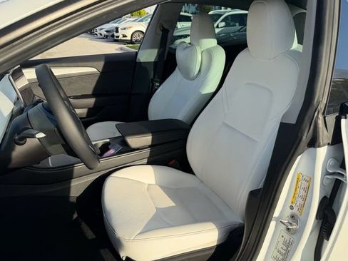 Used 2023 Tesla Model 3 Standard Range RWD image 4