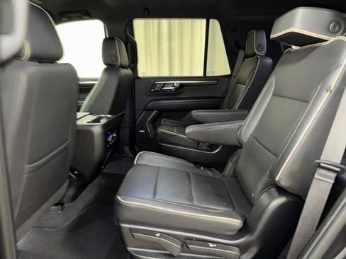 Used 2025 Chevrolet Tahoe Premier AWD/4WD image 17