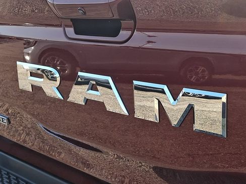Used 2025 RAM 1500 Laramie AWD/4WD image 33