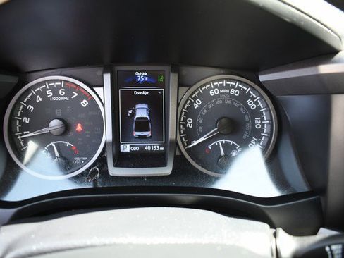 Certified 2023 Toyota Tacoma TRD Off-Road image 31