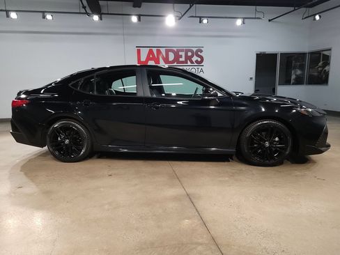 Used 2025 Toyota Camry SE FWD image 8