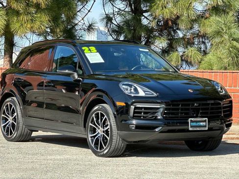 Used 2023 Porsche Cayenne image 2