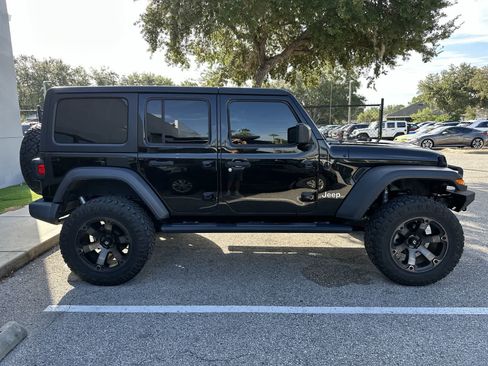Used 2018 Jeep Wrangler Unlimited Sport S AWD/4WD image 10