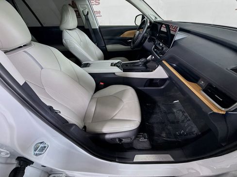 Used 2024 Toyota Grand Highlander AWD image 33