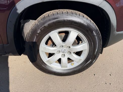 Used 2013 Kia Sorento LX w/ Convenience Pkg image 14