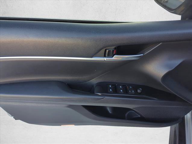 Used 2018 Toyota Camry SE w/ Convenience Package FWD image 9