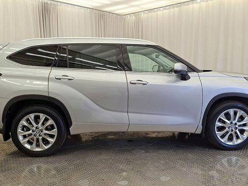 Certified 2021 Toyota Highlander Limited AWD/4WD image 4