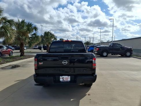 Used 2025 Nissan Frontier SV RWD image 4