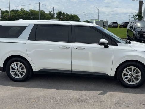 Used 2022 Kia Carnival LX FWD image 8