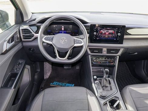 New 2025 Volkswagen Taos SE image 17