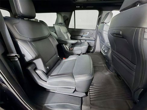 Used 2025 Ford Expedition Max Platinum w/ Stealth Performance Package AWD/4WD image 31