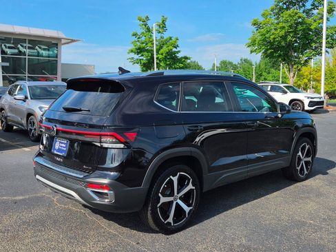 Used 2025 Volkswagen Taos SEL AWD/4WD image 6