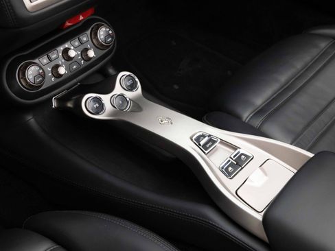 Used 2010 Ferrari California RWD image 26