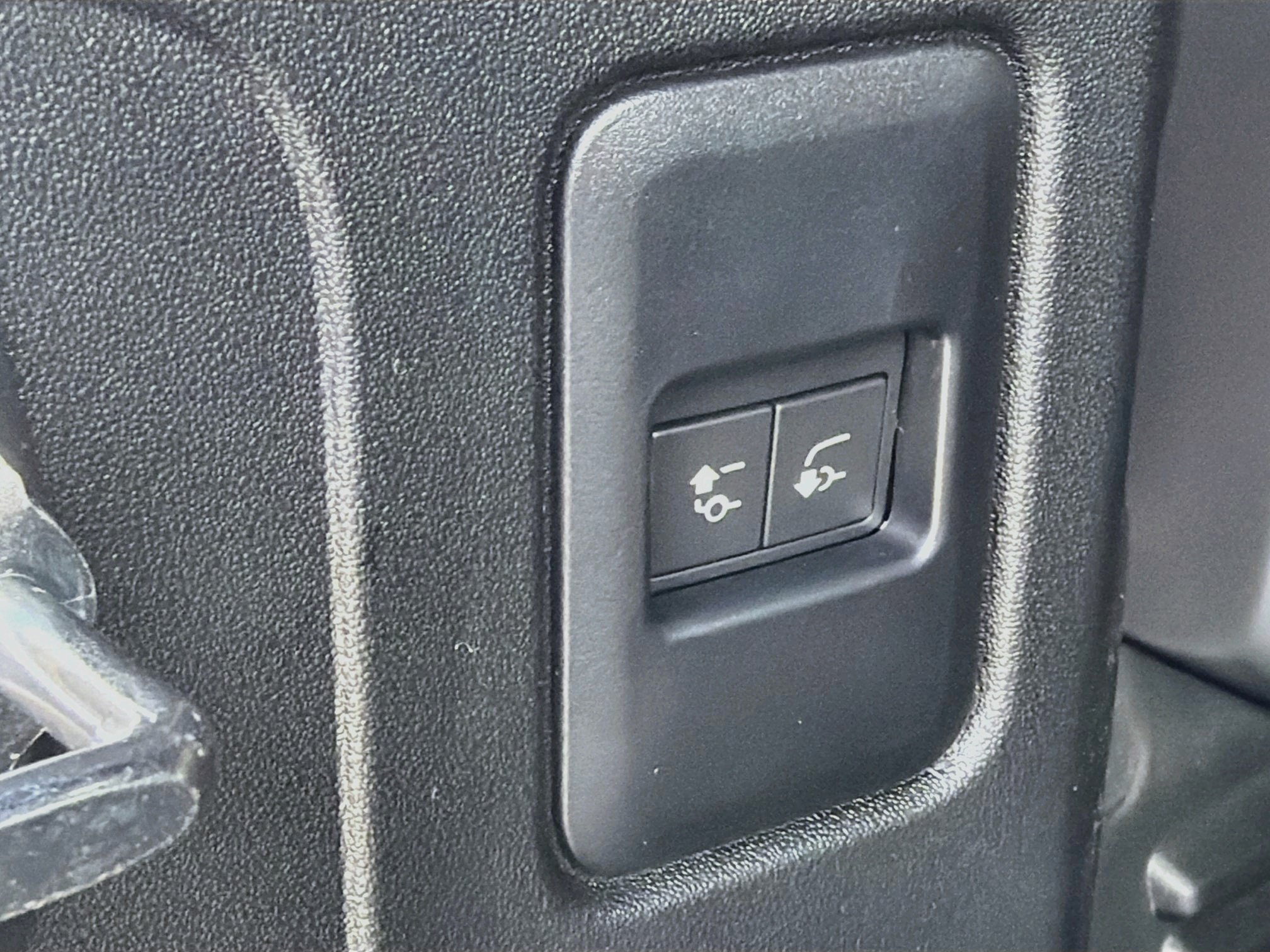 New 2026 Land Rover Defender 110 X-Dynamic SE AWD/4WD image 13