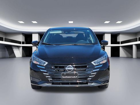 Used 2025 Nissan Versa SV FWD image 9