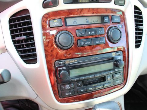 Used 2005 Toyota Highlander Limited image 15