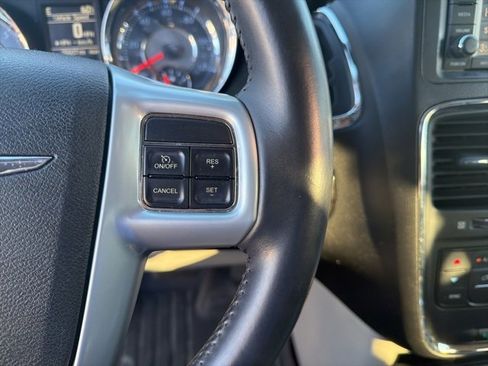 Used 2014 Chrysler Town & Country Touring image 25