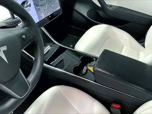 Used 2020 Tesla Model 3 Standard Range Plus image 19