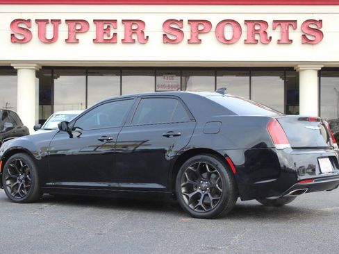 Used 2019 Chrysler 300 S RWD image 5