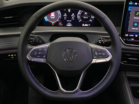 New 2026 Volkswagen Tiguan SE AWD/4WD image 43