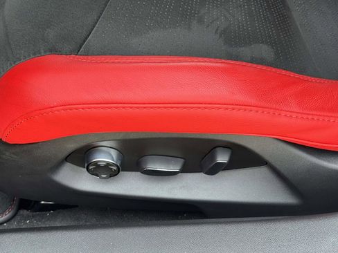 Used 2024 Chevrolet Corvette Stingray Preferred Cpe w/ Battery Protection Package RWD image 15