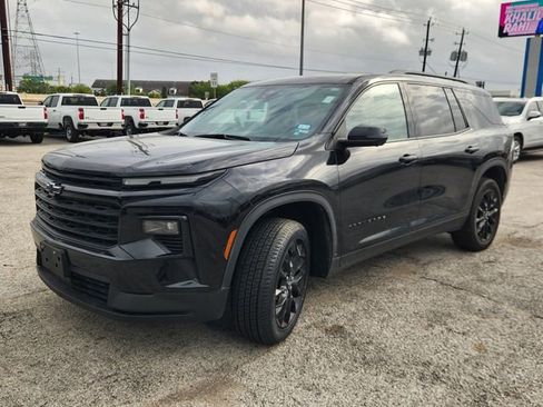 Used 2024 Chevrolet Traverse LT w/ Midnight/Sport Edition image 3