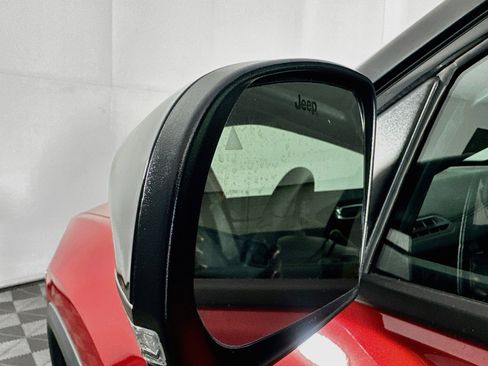 Used 2025 Jeep Compass Trailhawk AWD/4WD image 16