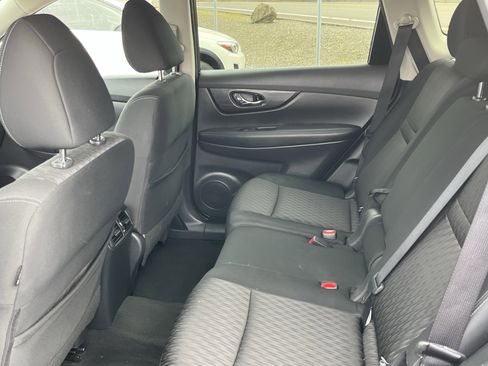 Used 2020 Nissan Rogue SV image 13