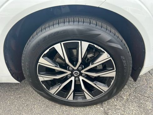 Used 2023 Volvo XC60 B5 Plus AWD/4WD image 2