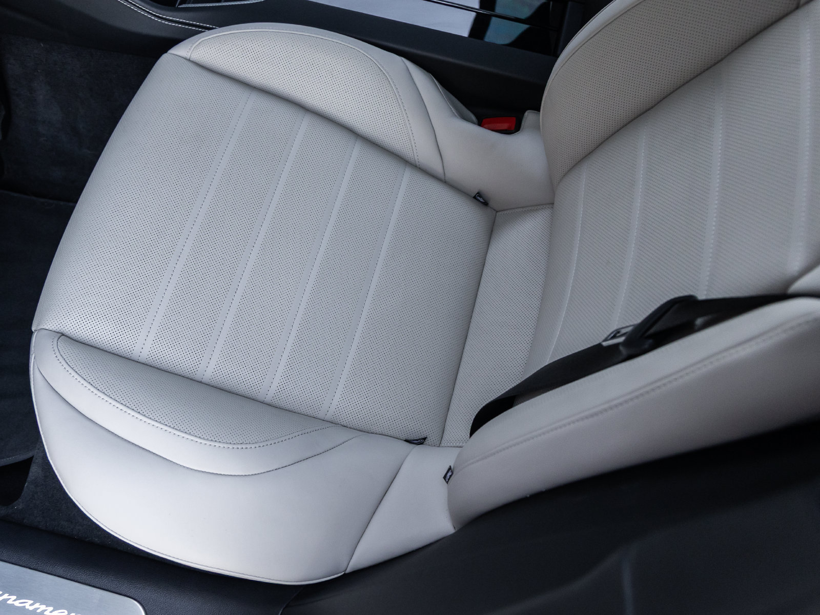 Certified 2024 Porsche Panamera RWD image 34