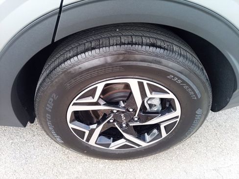 Used 2025 Kia Sportage LX image 12