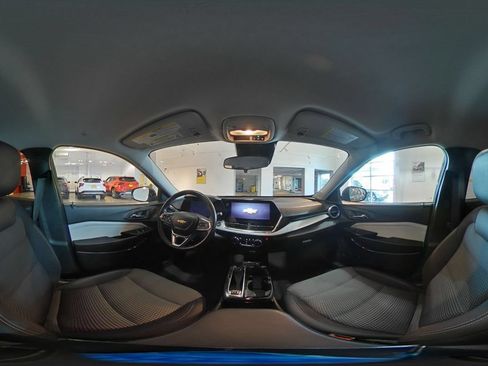 Used 2025 Chevrolet Trax LT w/ LT Convenience Package FWD image 41