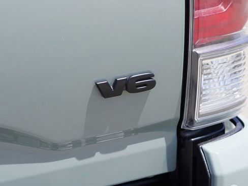 Used 2022 Toyota Tacoma TRD Sport w/ TRD Premium Sport Package image 14