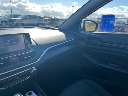 Used 2023 Nissan Altima 2.5 S FWD image 30