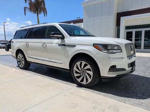Certified 2023 Lincoln Navigator L Reserve AWD/4WD image 3