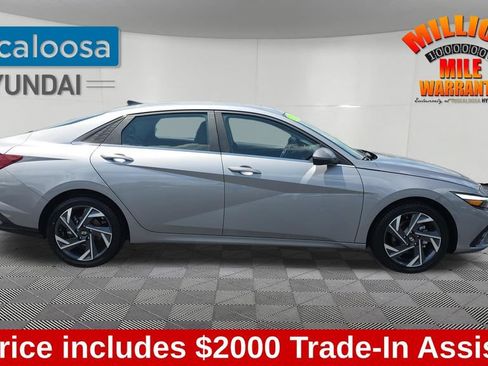 Used 2025 Hyundai Elantra Limited FWD image 9