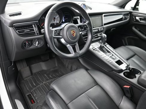 Certified 2021 Porsche Macan S AWD/4WD image 4
