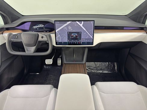 Used 2023 Tesla Model X Standard Range image 11