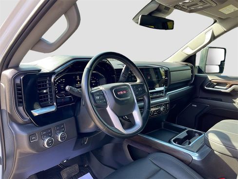 Used 2024 GMC Sierra 2500 SLT w/ SLT Premium Package image 9