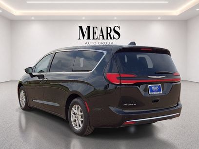 Used 2024 Chrysler Pacifica Touring-L