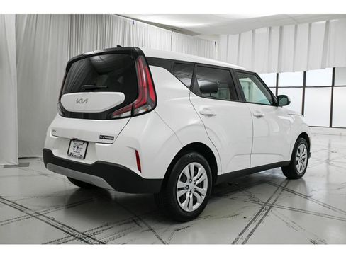 Used 2025 Kia Soul LX image 7