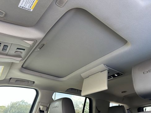 Used 2018 GMC Yukon Denali w/ Denali Ultimate Package image 24