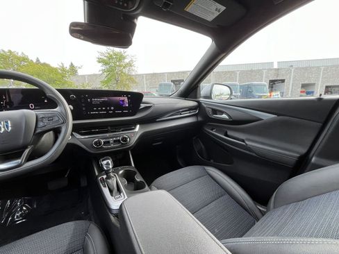 Used 2025 Buick Envista Preferred image 34