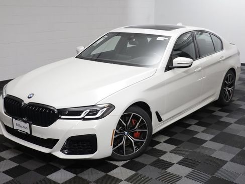 Used 2023 BMW 540i xDrive w/ M Sport Package AWD/4WD image 2