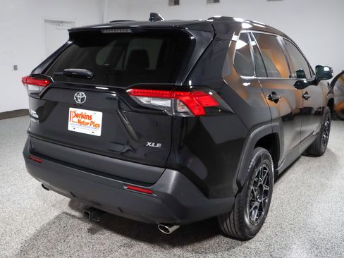 Used 2021 Toyota RAV4 XLE FWD image 7