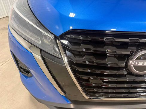 Used 2023 Nissan Kicks SR w/ SR Premium Package FWD image 4