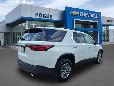Used 2023 Chevrolet Traverse LT FWD image 2