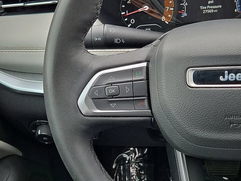 Used 2025 Jeep Compass Limited AWD/4WD image 19