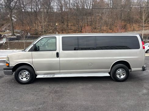Used 2008 Chevrolet Express 3500 Extended Passenger w/ LT Preferred Equipment Group image 5