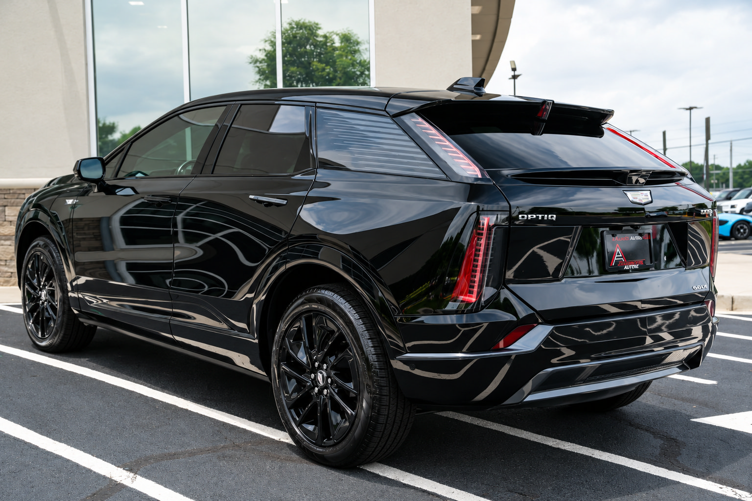 Used 2025 Cadillac Optiq Sport 1 w/ LPO, ONYX Package AWD/4WD image 9